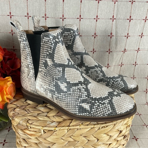 Lucky Brand “Haylia” Chelsea Ankle Boot Snakeskin Embossed Bootie Sz 7 NWOB - Picture 2 of 8